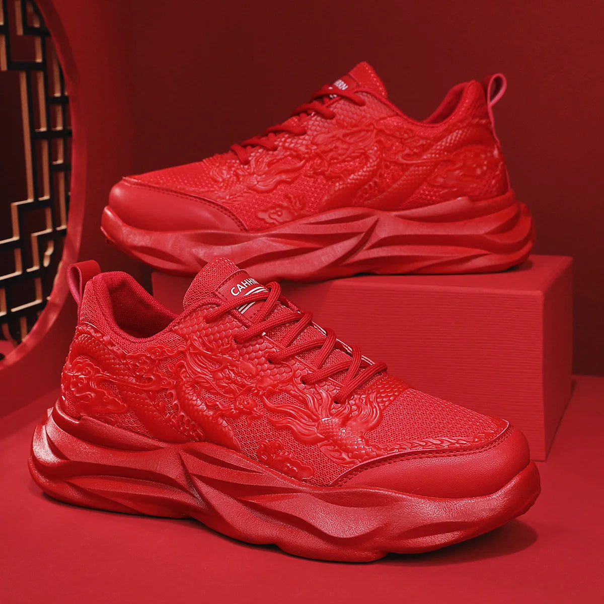 Dragon Pattern Carving Fashion Men's Sneakers